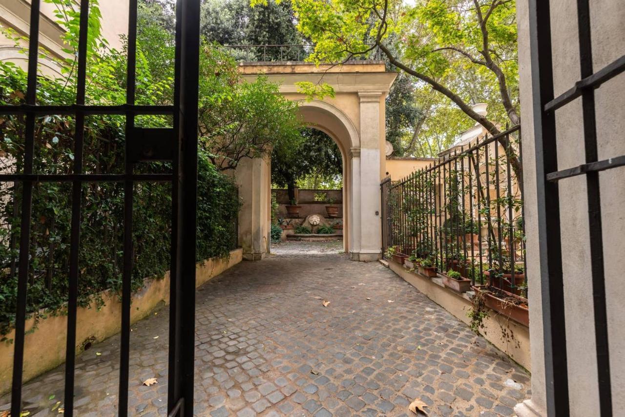 Palazzo Pamphili Lecca Di Guevara Roma Exterior foto